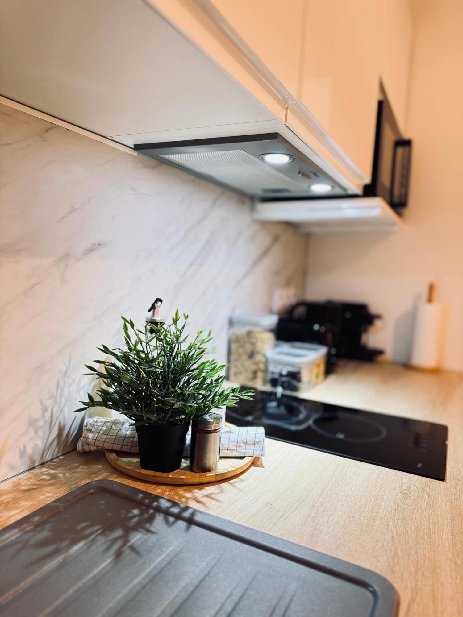 Sunshine Getaway - Stylish Studio In The Heart Of Nisa Exterior foto